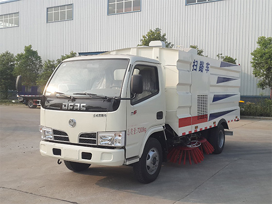 掃路車價格與選購指南 從垃圾清掃車到環衛清掃車的全解析
